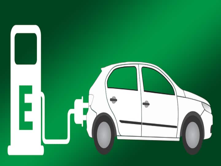 America aiming for more ev charging station in near future to increase electric vehicles there EV Charging Stations: इलेक्ट्रिक कारों के लिए लगेंगे सुपरचार्जर, पेट्रोल डलवाने जितनी आसान हो जाएगी गाड़ी की चार्जिंग