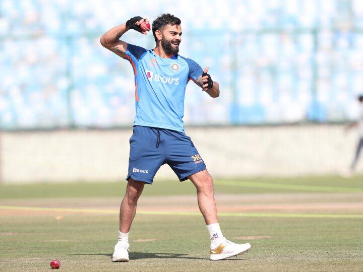 कोहली लंबे समय के बाद अपने शहर दिल्ली में हैं और वे होम ग्राउंड पर खेलेंगे. उन्होंने हाल ही में सोशल मीडिया पर दिल्ली को लेकर एक दिलचस्प पोस्ट भी शेयर की थी. कोहली होम ग्राउंड पर खेलेंगे, इसी वजह से फैंस का पूरा फोकस उन पर हो सकता है. (फोटो - बीसीसीआई)