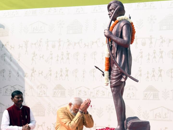 पीएम मोदी ने आदि महोत्सव में भगवान बिरसा मुंडा को श्रद्धांजलि दी. इस मौके पर उन्होंने कहा, “आदिवासी समाज का कल्याण भी मेरे लिए व्यक्तिगत संबंध और भावनाओं का विषय है.”