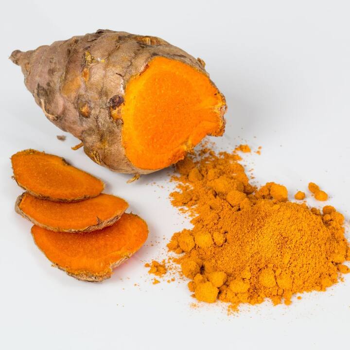 যদি আপনার ওপর কারও খারাপ নজর পড়ে বা কোনও খারাপ স্বপ্নের জন্য বিরক্ত বোধ করছেন, তাহল হলুদের গিঁট বেঁধে মাথায় রেখে ঘুমান। এটি করলে দুঃস্বপ্ন দেখা বন্ধ হয়।
