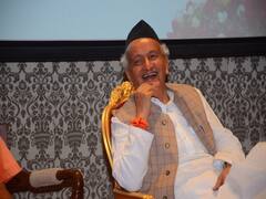 Bhagat Singh Koshyari :  मावळते राज्यपाल भगत सिंह कोश्यारी यांना राजभवनातील कर्मचाऱ्यांकडून निरोप; पाहा फोटो