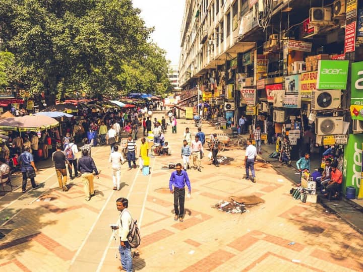 Read more about the article दिल्ली की वो मार्केट जहां सस्ते में मिल जाते हैं स्मार्टफोन, कैमरा और लैपटॉप