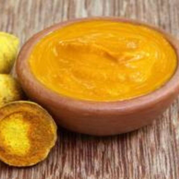 শুধু ভাগ্য পরিবর্তনের কাজেই নয়, হলুদের টোটকায় আর্থিক পরিস্থিতিও মজুবত হয়।