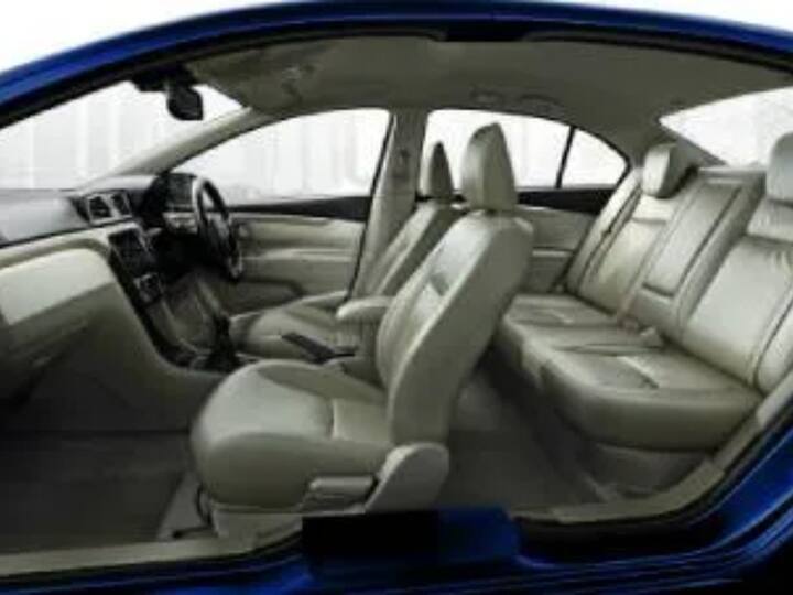 सियाझ ग्राहकांची आवडती कार आहे. यामध्ये आम्ही यशस्वीरित्या आठ वर्ष पूर्ण केली आहेत. आता या नवीन कारच्या अपडेटसह प्रीमियम मिड-साईझ सेडान सेगमेंटमध्ये आमचं स्थान अधिक मजबूत करण्याचं ध्येय आहे.