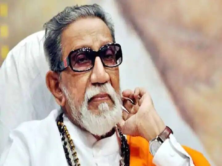 तेव्हा बाळासाहेब ठाकरेंनी पक्षाच्या घटनेतील बदल निवडणूक आयोगाकडून संमत करुन घेतले होते. पण 2018 मध्ये झालेले बदल निवडणूक आयोगाला कळवण्यात आले नाहीत.