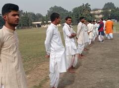 हमीरपुर में हुआ अनोखा क्रिकेट मुकाबला, धोती-कुर्ते में दिखे खिलाड़ी तो संस्कृत में की गई कमेंट्री