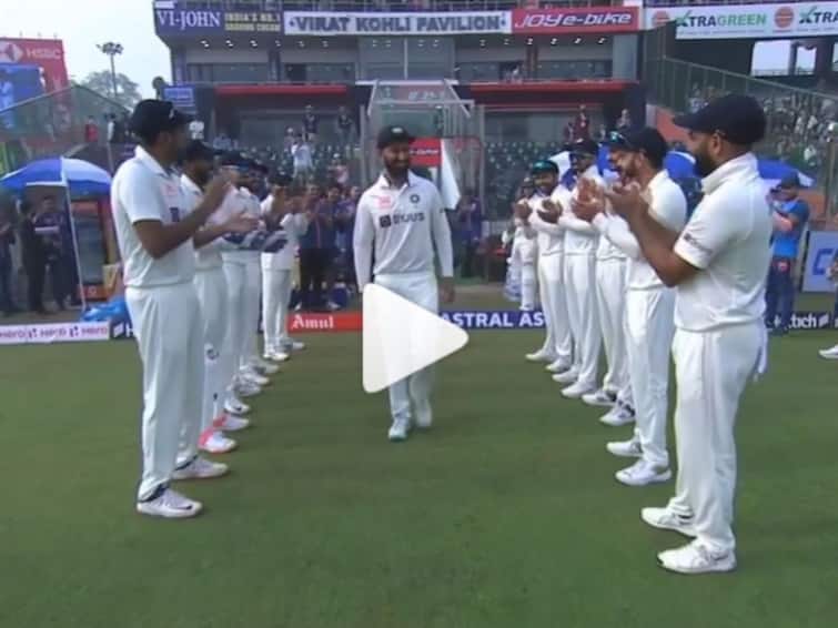 IND vs AUS 2nd Test Team India Gave A guard of honour to Cheteshwar Pujara on his 100th Test See video IND vs AUS : चेतेश्वर पुजाराचा खास सन्मान, 100 वी कसोटी खेळण्यासाठी मैदानात उतरताच संपूर्ण संघाकडून खास स्वागत, पाहा VIDEO