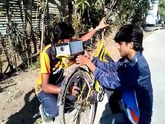 एक नंबर ! दोन भावंडांनी तयार केली बॅटरीवर चालणारी ई-बायसिकल