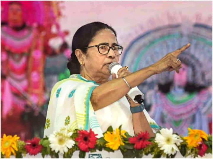 West Bengal CM Mamata Banerjee on Kanpur Incident, she said why central team was not sent to Kanpur dehat Mamata Banerjee on Center: '...वहां मां-बेटी मर गई, क्यों नहीं भेजी टीम', केंद्रीय दल बंगाल भेजे जाने पर बरसीं ममता बनर्जी