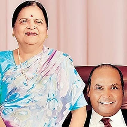 Mukesh Ambani Sisters: रिलायंस (Reliance) इंडस्ट्रीज के संस्थापक धीरूभाई अंबानी (Dhirubhai Ambani) के 4 बच्चे हैं. वैसे को मुकेश अंबानी (Mukesh Ambani) और अनिल अंबानी (Anil Ambani) के बारे में सब जानते हैं लेकिन उनकी दोनों बेटियां नीना और दीप्ति लाइमलाइट से दूर ही रहती हैं. आइए, उनके बारे में जानते हैं.
