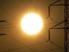 अभी नहीं मिलेगी गर्मी से राहत! बढ़ते तापमान के साथ खराब हुआ AQI स्तर, जानें किस दिन होगी बारिश