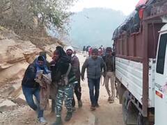 बिहार: गुप्ता धाम जा रही पिकअप वैन 70 फीट खाई में गिरी, तीन की मौत, 19 लोग घायल, कई लापता