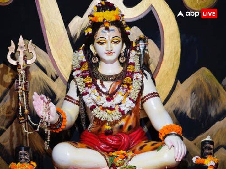 महाशिवरात्रि का पर्व माघ माह के कृष्ण पक्ष की चतुर्दशी को मनाया जाता है. शिव भक्तों महाशिवरात्रि का बेसब्री से इंतजार रहता है. महाशिवरात्रि का पर्व 18 फरवरी को मनाया जाएगा.