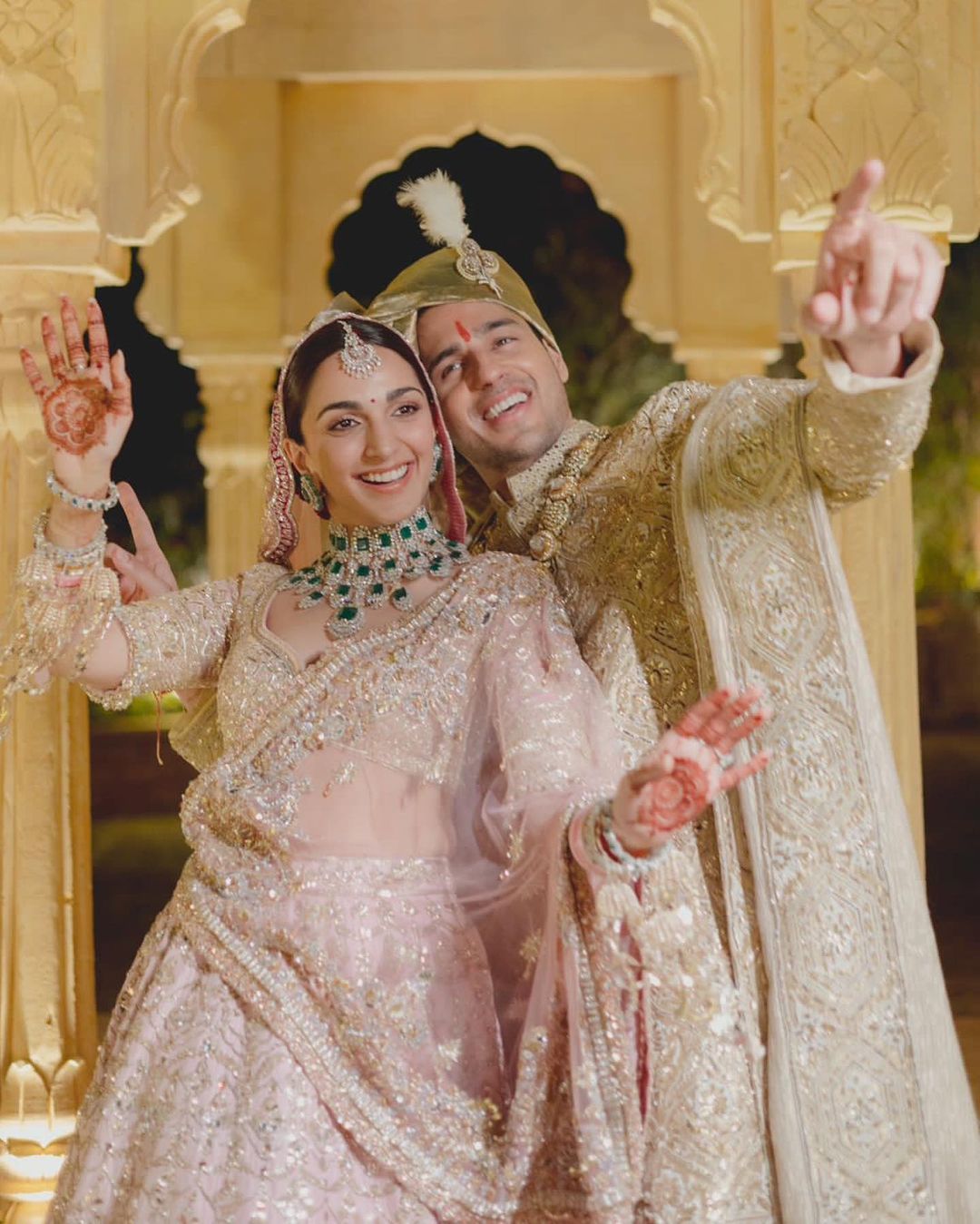 Kiara Advani Sidharth Malhotra Wedding Couple Wedding Outfits Were Made By  200 Artisans Over A Span Of 6700 Hours Read Details | Sidharth Kiara  Wedding Outfits: 200 कारीगरों ने बनाया सिड-कियारा की