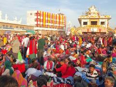 रुद्राक्ष वितरण महोत्सव स्थगित, आयोजन स्थल पर अफरातफरी का माहौल, जारी रहेगी कथा