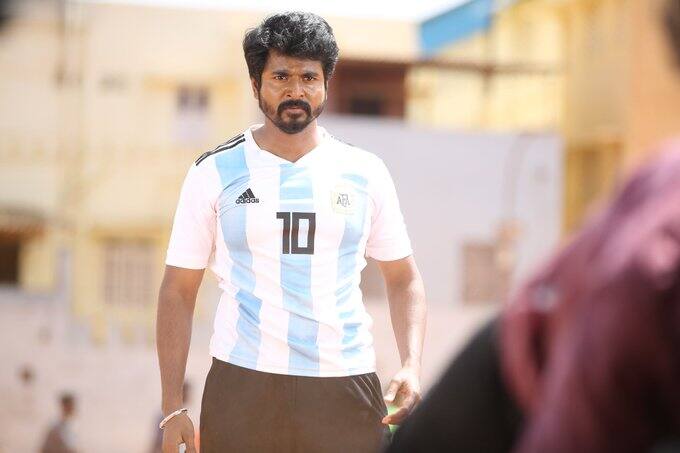 அப்பா இறந்த பிறகு சிவகார்த்திகேயனால் காவல் துறையில் வேலையில் சேர முடியவில்லை. அதனால் என்ஜினியரிங் படிக்க வேண்டும் என்று ஆசைப்பட்டார். அதிலும் அவருக்கு விருப்பம் இல்லாமல் போனது