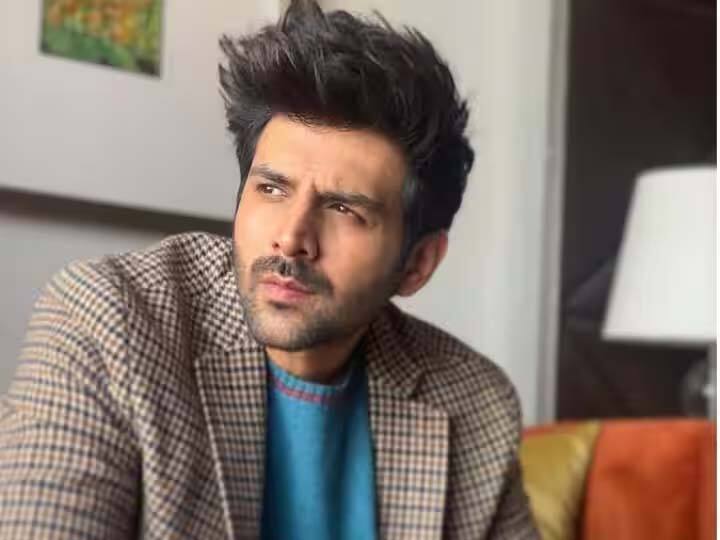 Shehzada Kartik Aaryan gets challan from Mumbai police for flouting traffic rules as he visits Siddhivinayak temple Kartik Aaryan Gets Challan: बप्पा के दर्शन करने जा रहे 'शहज़ादे' का पुलिस ने काटा चालान, क्यों देना पड़ा कार्तिक आर्यन को फाइन?