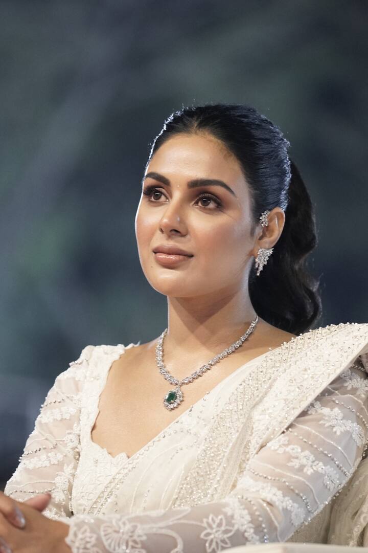 ఈ ఈవెంట్ కి ధనుష్ తో పాటు చిత్రయూనిట్ అంతా హాజరయ్యారు.