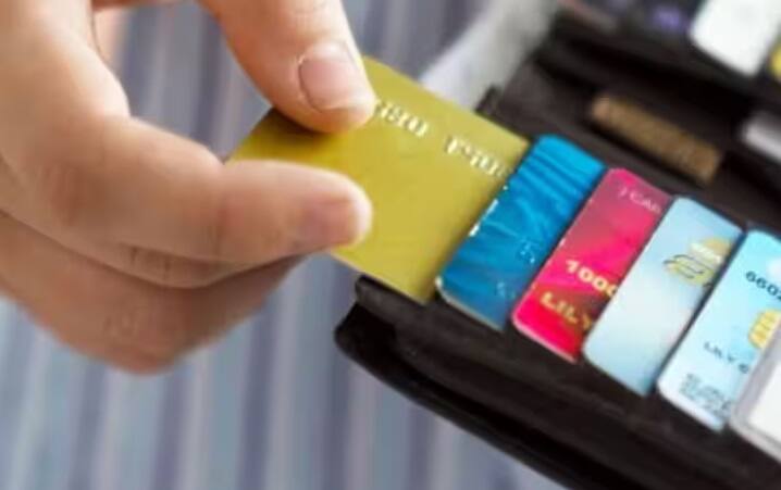Credit Card Update: sbi increased its credit card processing fee on rent payment Credit Card: SBI ક્રેડિટ કાર્ડનો કરી રહ્યાં છો યૂઝ, તો હવે આ કામ માટે 99 રૂપિયાના બદલે ચૂકવવા પડશે 199 રૂપિયા, જાણો