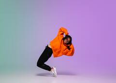 चेहरे पर ग्लो आएगा और मोटापा भी होगा कम ...बस रोजाना 30 मिनट कर लें ये डांस