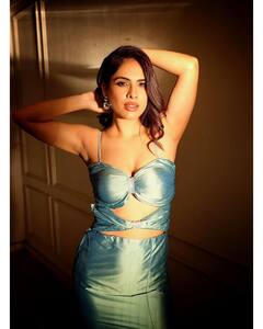 Neha Malik Photos: બેકલેસ ડ્રેસમાં નેહા મલિકે ફ્લોન્ટ કર્યું કર્વી ફિગર