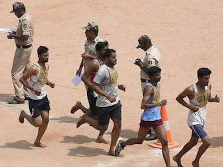 Police Bharti : तरुण-तरुणींसाठी खुशखबर, राज्यात डिसेंबरमध्ये साडेसात हजार पदांसाठी पुन्हा पोलीस भरती; मुंबई पोलीस दलासाठी बाराशे पदं