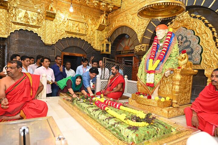 साजिद खाननं बिग बॉसचा 16 वा सिझन सपल्यानंतर साईंचे दर्शन घेतले.