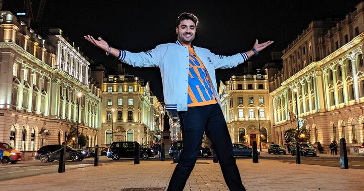 प्रदीप पांडे चिंटू ने दिनेश लाल यादव और पाखी हेगड़े के साथ साल 2009 में फिल्म दीवाना से भोजपुरी सिनेमा में कदम रखा था.