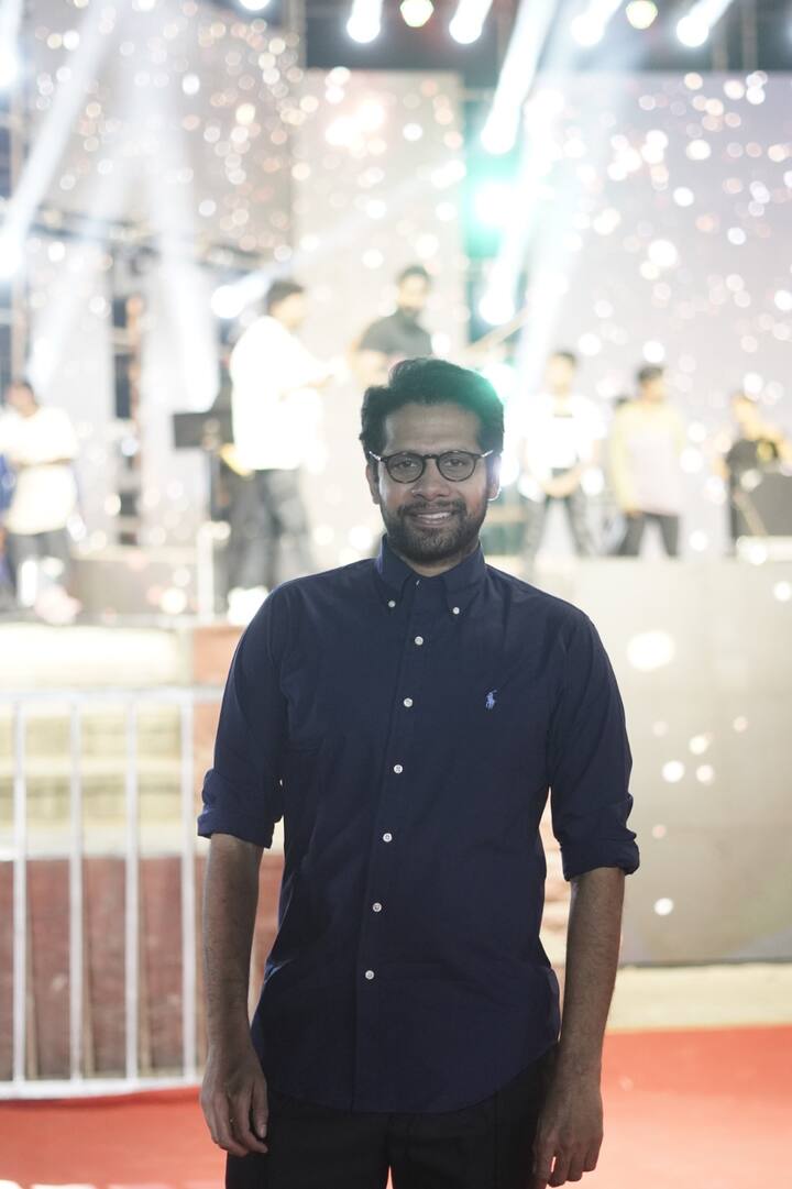 సితార ఎంటర్టైన్మెంట్స్ నిర్మాణంలో శ్రీకర స్టూడియోస్ సమర్పణలో ఈ బైలింగ్వల్ సినిమా తెరకెక్కింది.