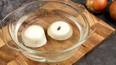 Onion Cutting Hacks: प्याज काटने पर रोना आए तो ये आसान हैक्स जरूर अपनाएं