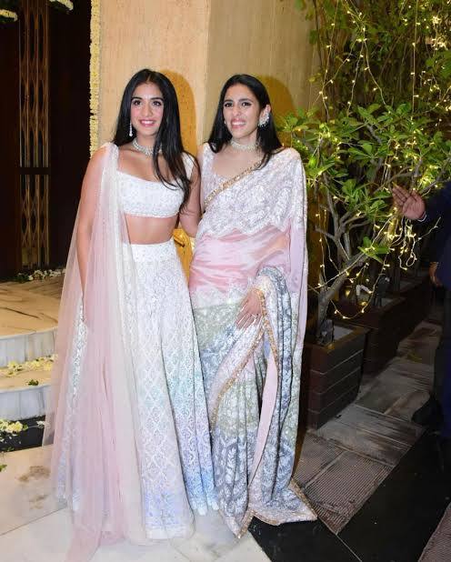 मुकेश अंबानी के छोटे बेटे अनंत अंबानी और राधिका मर्चेंट की सगाई के बाद में अब फैंस को उनकी शादी का बहुत ही बेसब्री से इंतजार बना हुआ है. (Photo- Instagram)