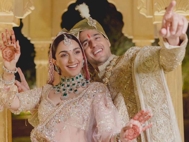 Kiara Advani Sidharth Malhotra Wedding Couple Wedding Outfits Were Made By 200 Artisans Over A Span Of 6700 Hours Read Details | Sidharth Kiara Wedding Outfits: 200 कारीगरों ने बनाया सिड-कियारा की