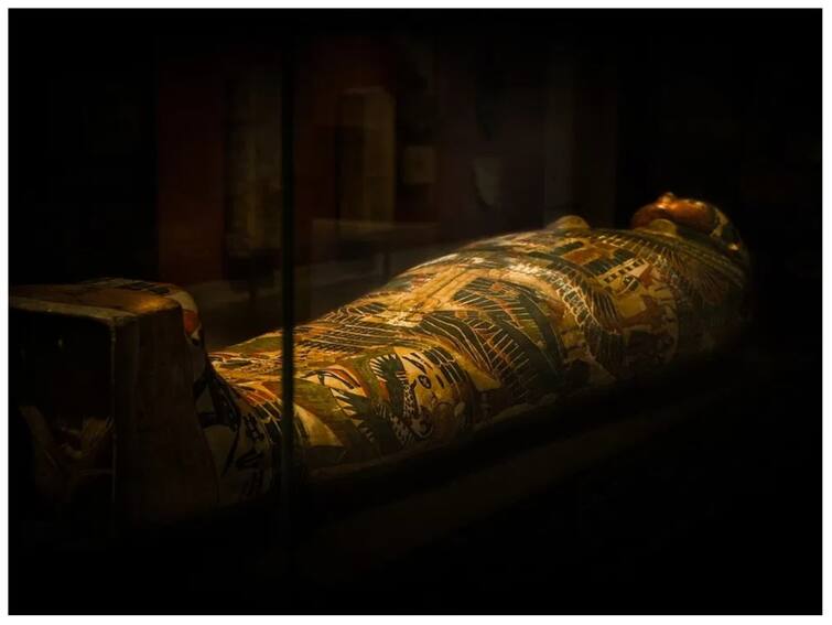 A 2300 Year Old Mummy Whose Tongue And Heart Are Made Of Gold 2300 साल पुरानी एक ऐसी ममी, जिसे जमीन से निकाला तो मिली थी सोने की जीभ और दिल