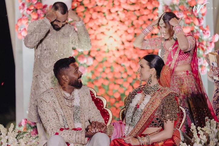 In a series of pictures from the Udaipur wedding, Krunal and his wife Pankhuri can be seen giving blessings to the newlyweds.