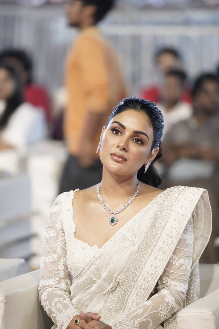 ‘సార్‘ ప్రీ రిలీజ్ ఈవెంట్ లో హీరోయిన్ సంయుక్త మీనన్.