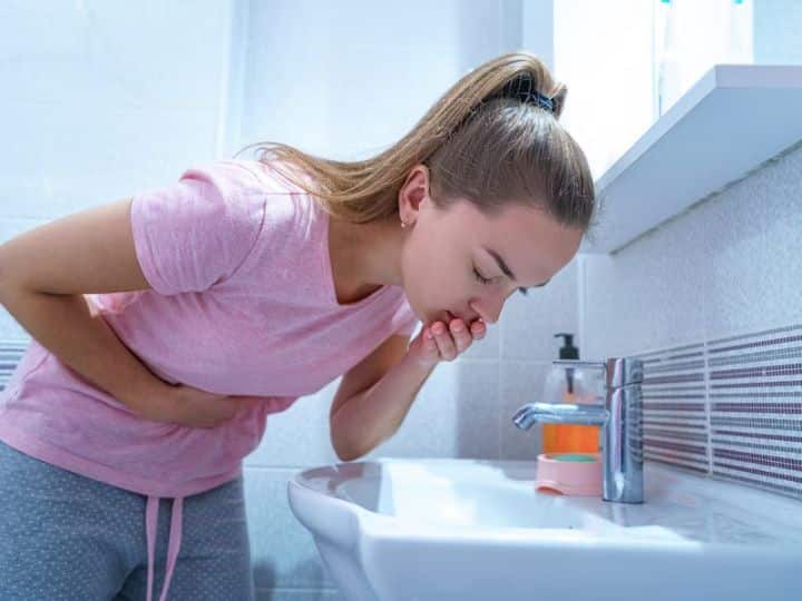 What Happens If You Swallow Chewing Gum Know च्युइंगम खाते-खाते गलती से पेट में चली जाए तो क्या होता है? ये जानकारी बड़े काम की है