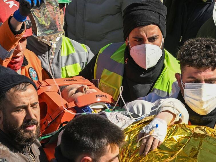 turkey earthquake rescue operation three people rescued after 295 hour from rubble more than 45 thousand people died turkiye syria earthquake update Turkey Syria Earthquake : चमत्कार! भूकंपाच्या 10 दिवसांनंतर तीन जणांची ढिगाऱ्या खालून सुखरुप सुटका, 295 तासांनंतर मृत्यूशी झुंज यशस्वी; मृतांचा आकडा 45 हजारांवर