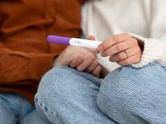 घर में नहीं गूंज पा रही बच्चे की किलकारी? बांझपन का सता रहा डर?  तो आज ही छोड़ दें अपनी ये 5 आदतें