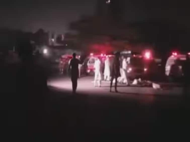 Pakisata police head quarter office in shahra faisal karachi under attack   Karachi Police Head Quarter Attack :  पाकिस्तानातील कराची येथील पोलिस मुख्यालयावर हल्ला, दोन दहशतवादी ठार 