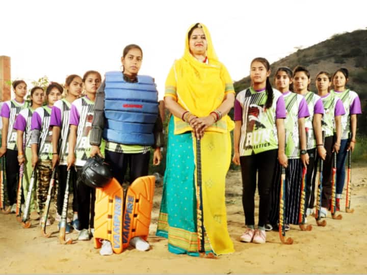 Rajasthan News Jhunjhunu sarpanch Neeru Yadav made girls hockey team in village ann Rajasthan: गांव की लड़कियां आगे बढ़ें इसलिए बना दी हॉकी की टीम, पढ़ें झुंझुनू की सरपंच की पूरी कहानी