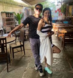 Ashlesha Savant: बॉयफ्रेंड पर खुलेआम प्यार लुटाने लगी 'अनुपमा' की जेठानी, जैकेट उतार-उतारकर दिए ऐसे पोज