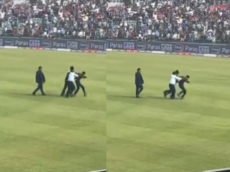 India vs Australia, 2nd Test: One Indian fan interrupted a match at the Arun Jaitley Stadium in Delhi - watch video Watch Video: இந்திய வீரர்களை பார்க்க ஆர்வத்தில் நுழைந்த ரசிகர்.. தரதரவென இழுத்துத்தாக்கிய பாதுகாப்பு வீரர்கள்!