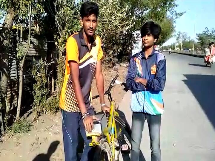 हे त्यांच्या लक्षात आले आणि त्यातूनच त्यावर बॅटरी लावून ही सायकल तयार करण्यात आली. अतिशय कमी पैशात ई सायकल तयार होते.