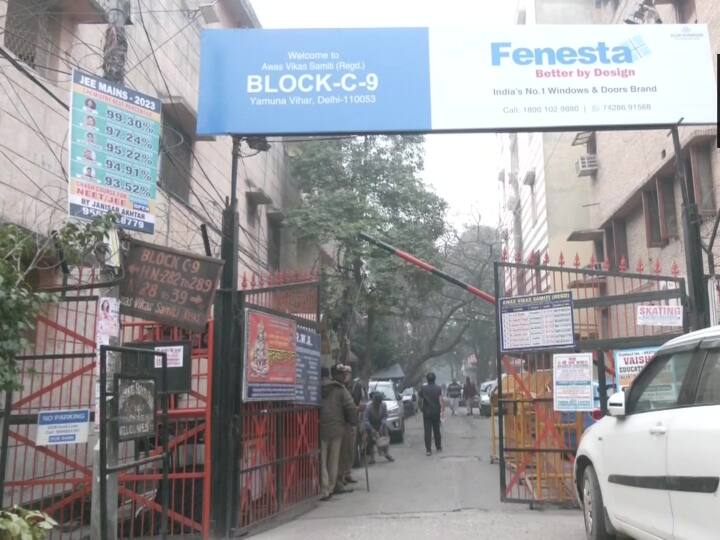 Delhi में बदमाश बेखौफ: कार पार्किंग पर बवाल, पिता-पुत्र को मारी गोली Delhi Uproar over car parking in Yamuna Vihar fearless Miscreants shot father son Delhi में बदमाश बेखौफ: कार पार्किंग पर बवाल, पिता-पुत्र को मारी गोली