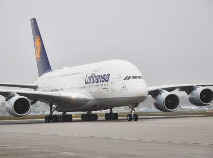 Verdi Trade Union strike at German airports Lufthansa cancels all flights More than 1300 from Frankfurt and Munich Verdi Strike at German Airports: जर्मन ट्रेड यूनियन वर्डी ने बुलाई हड़ताल, लुफ्थांसा एयरलाइन ने रद्द कीं 13 हजार से ज्यादा उड़ानें