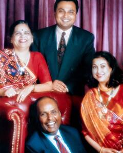 Ambani Family Tree: घर के स्तम्भ धीरूभाई अंबानी से लेकर छोटी बहू राधिका मर्चेंट तक, जानें- कितना बड़ा है अंबानी परिवार?