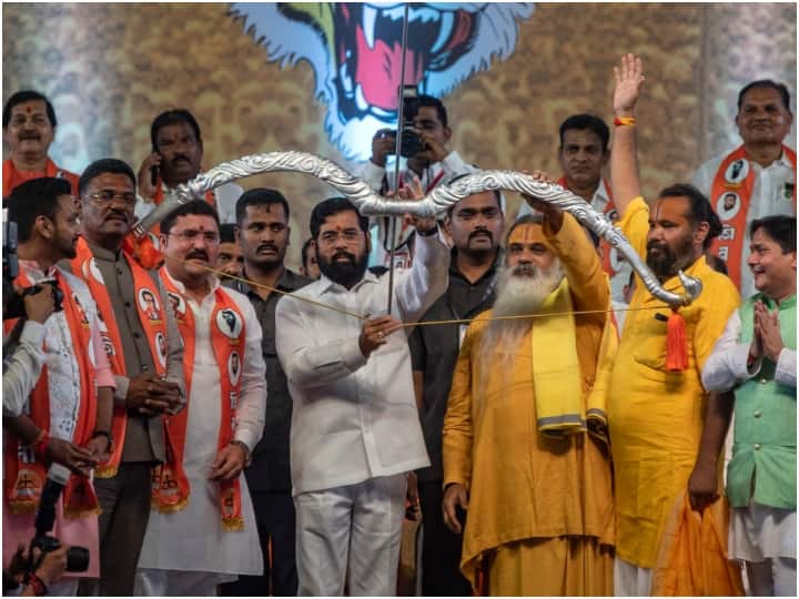 Shiv Sena Symbol Row: Election Commission gave Shiv Sena name and symbol to eknath shinde, Uddhav Thackeray reaction, 10 highlights Shinde Vs Thackeray: शिंदे गुट ही असली शिवसेना, EC के फैसले पर उद्धव बोले- SC जाएंगे, CM ने कहा- धनुष और बाण की गिरवी को छुड़ाया | 10 बड़ी बातें