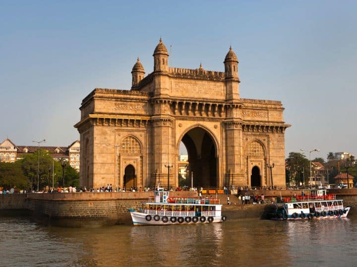 Mumbais Iconic Gateway Of India Awaits Restoration After Archaeology Dept Finds Cracks In Facade 113 वर्ष जुन्या गेट वे ऑफ इंडियाला तडे?  ऑडिटनुसार दर्शनी भागात भेगा