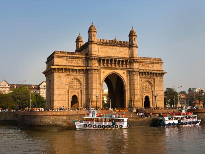 113 year old Gateway of India cracked?  Cracks in facades as per audit