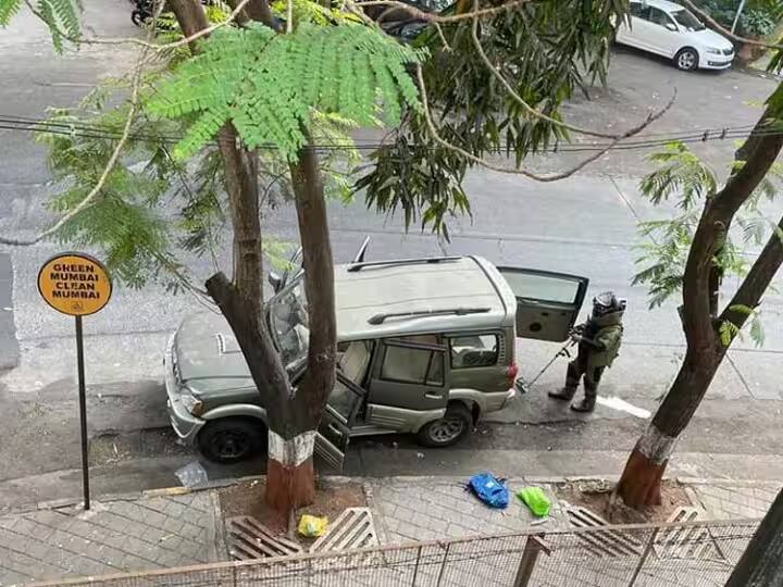 Antilia Bomb Scare case Suspended Policeman seeks apology and says did by mistake Antilia Bomb Case: ‘गलती हो गई...’, एंटीलिया बम केस में जेल में बंद सस्पेंड पुलिसकर्मी सुनील माने ने कोर्ट में दाखिल की याचिका